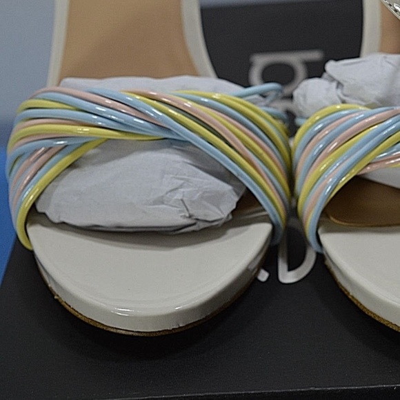 NEW Bebe Ivonne Twist Front Cream Colored Heels - Picture 3 of 8